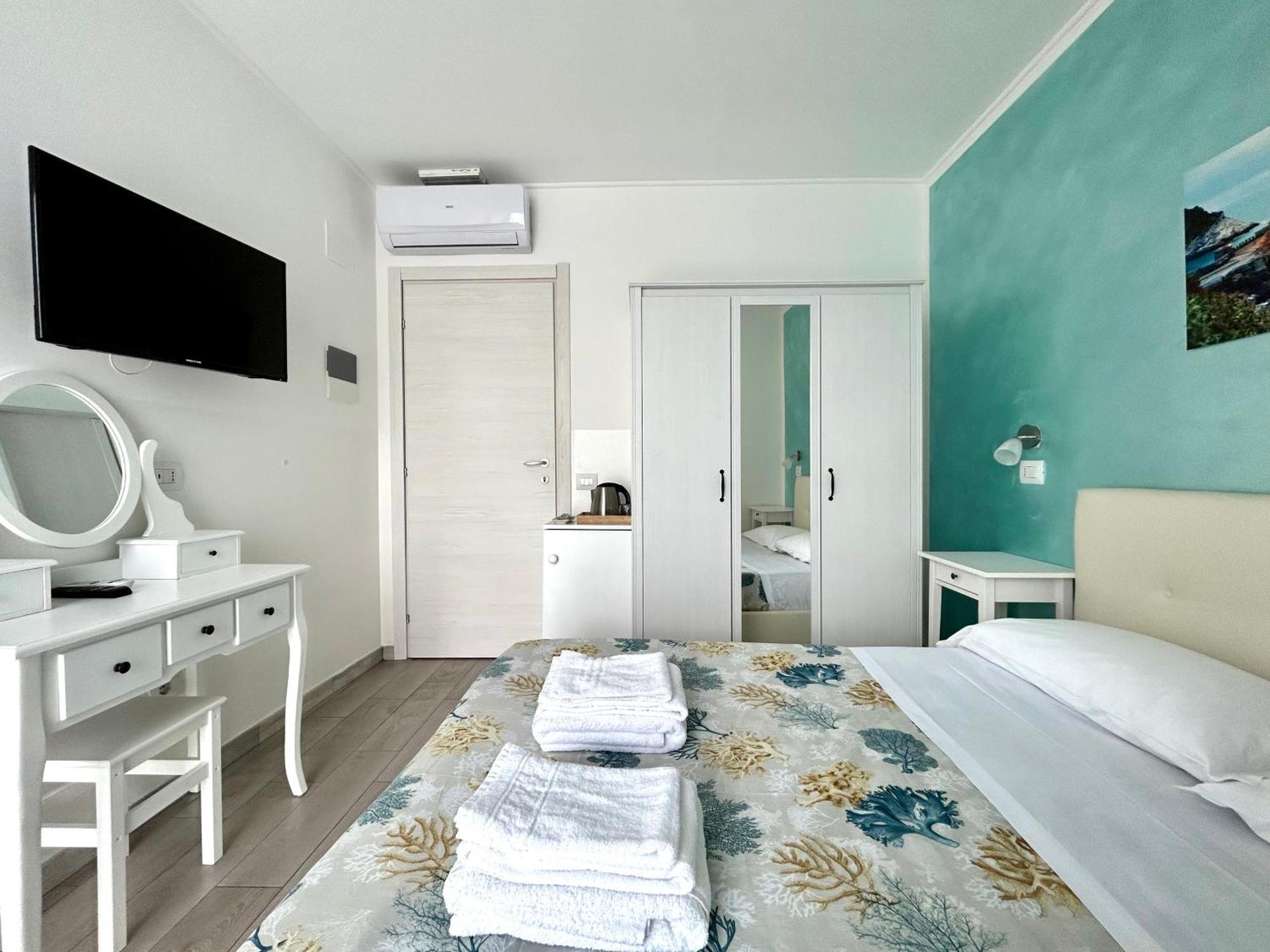 Fezzano / Portovenere Stilish Double Rooms With Sea View, Balcony Or Small Courtyard Buitenkant foto