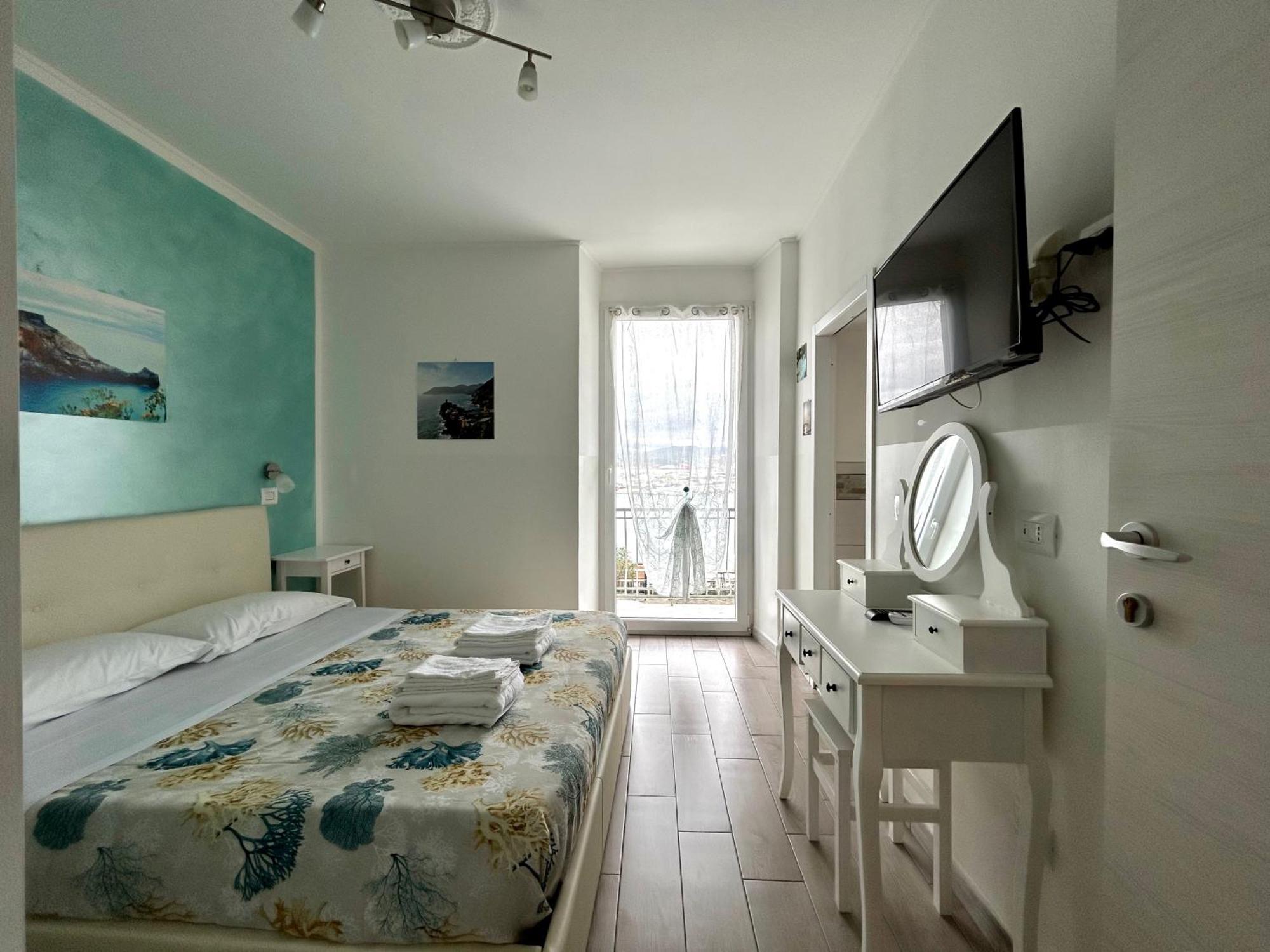 Fezzano / Portovenere Stilish Double Rooms With Sea View, Balcony Or Small Courtyard Buitenkant foto