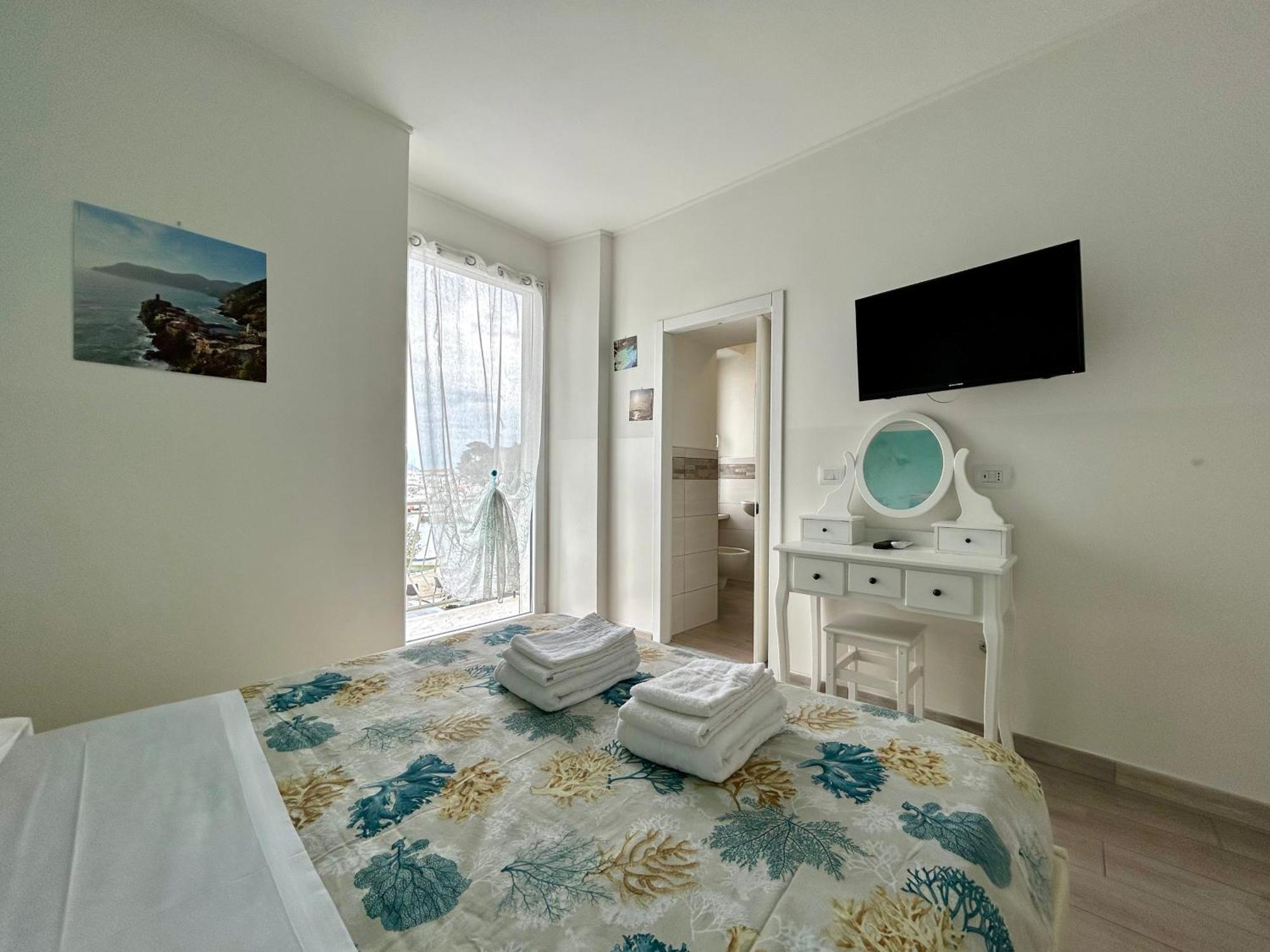 Fezzano / Portovenere Stilish Double Rooms With Sea View, Balcony Or Small Courtyard Buitenkant foto