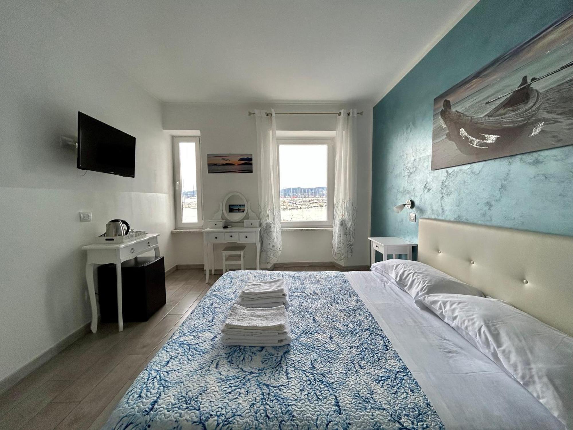 Fezzano / Portovenere Stilish Double Rooms With Sea View, Balcony Or Small Courtyard Buitenkant foto