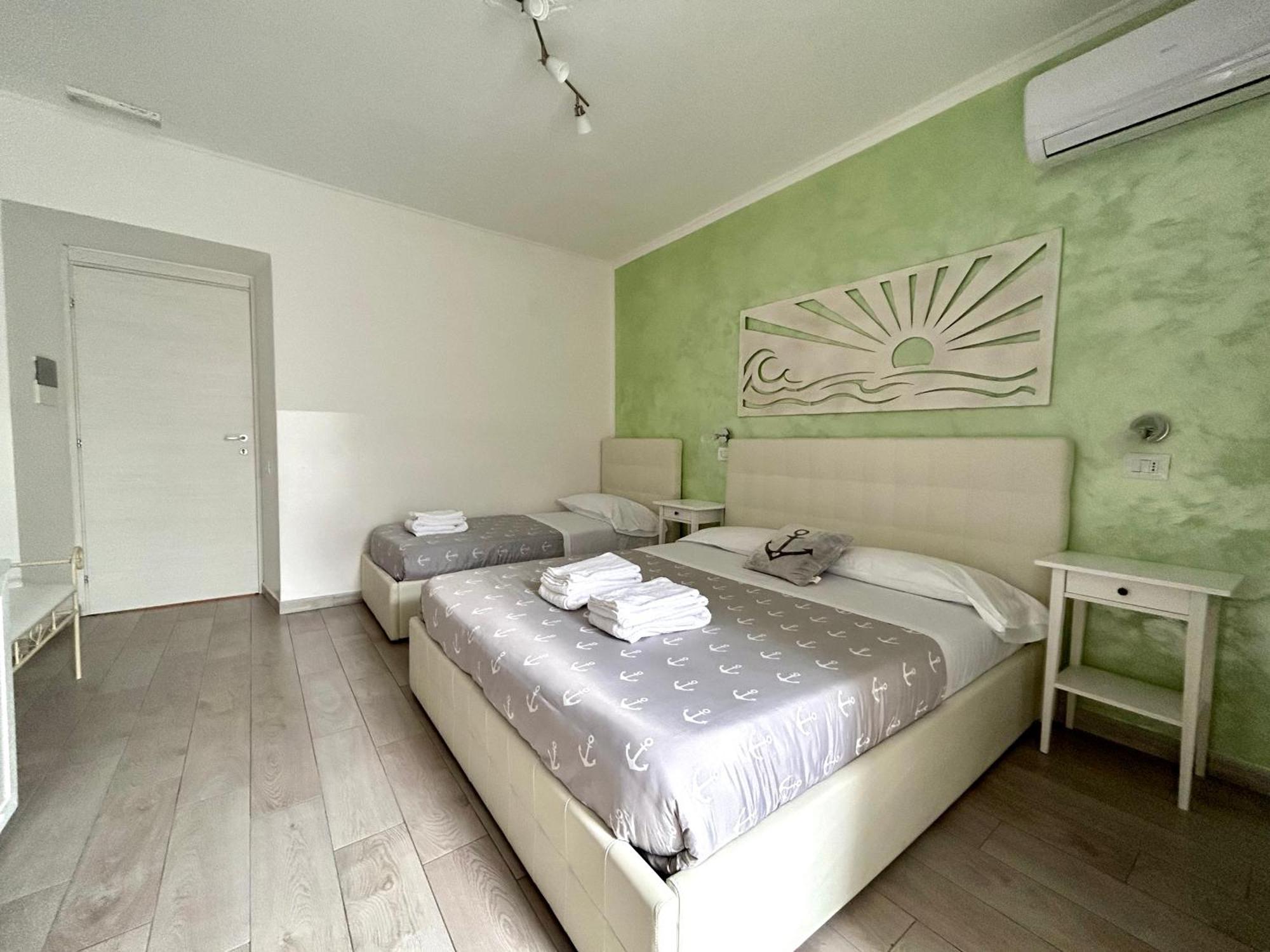 Fezzano / Portovenere Stilish Double Rooms With Sea View, Balcony Or Small Courtyard Buitenkant foto