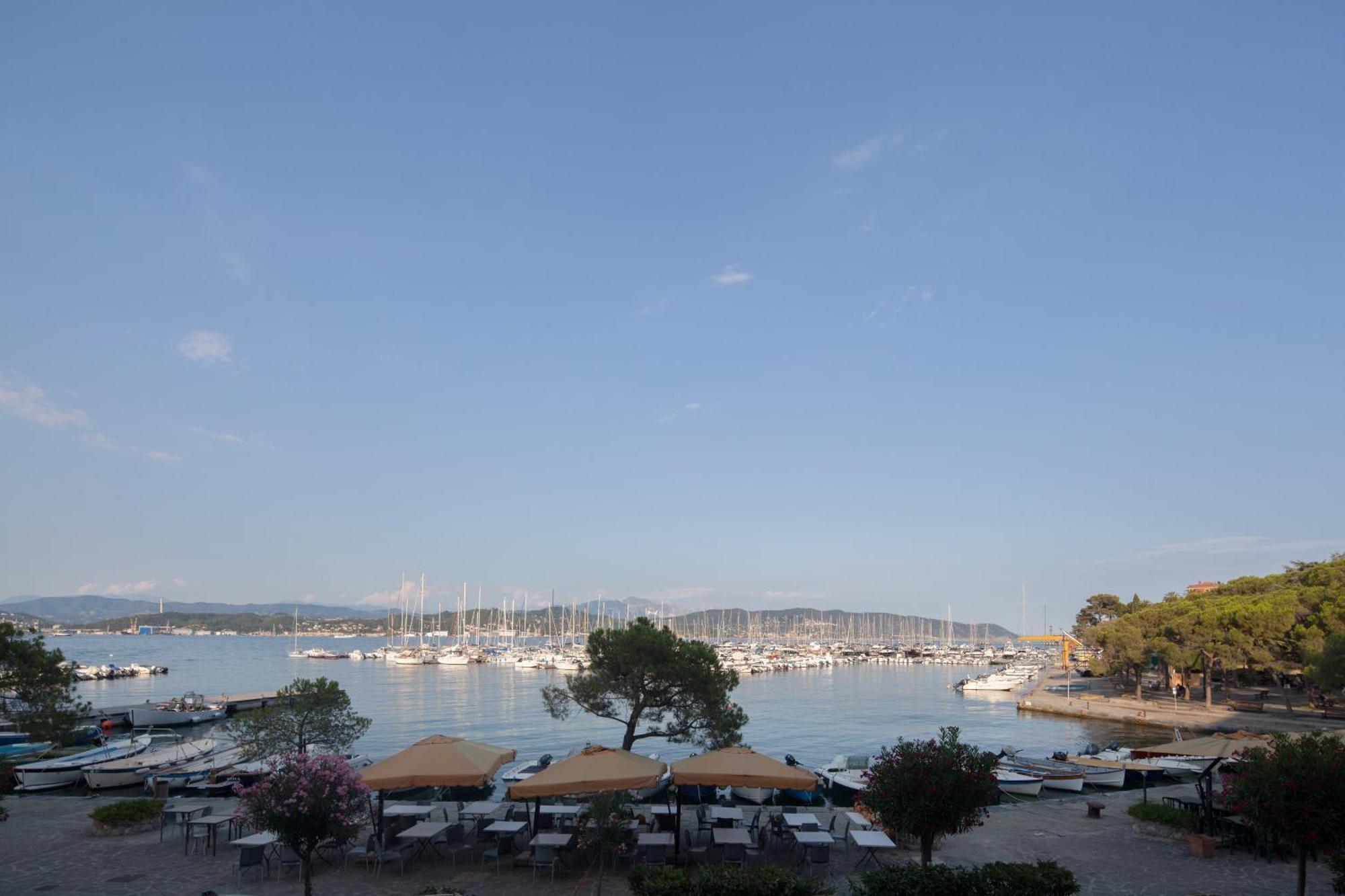Fezzano / Portovenere Stilish Double Rooms With Sea View, Balcony Or Small Courtyard Buitenkant foto