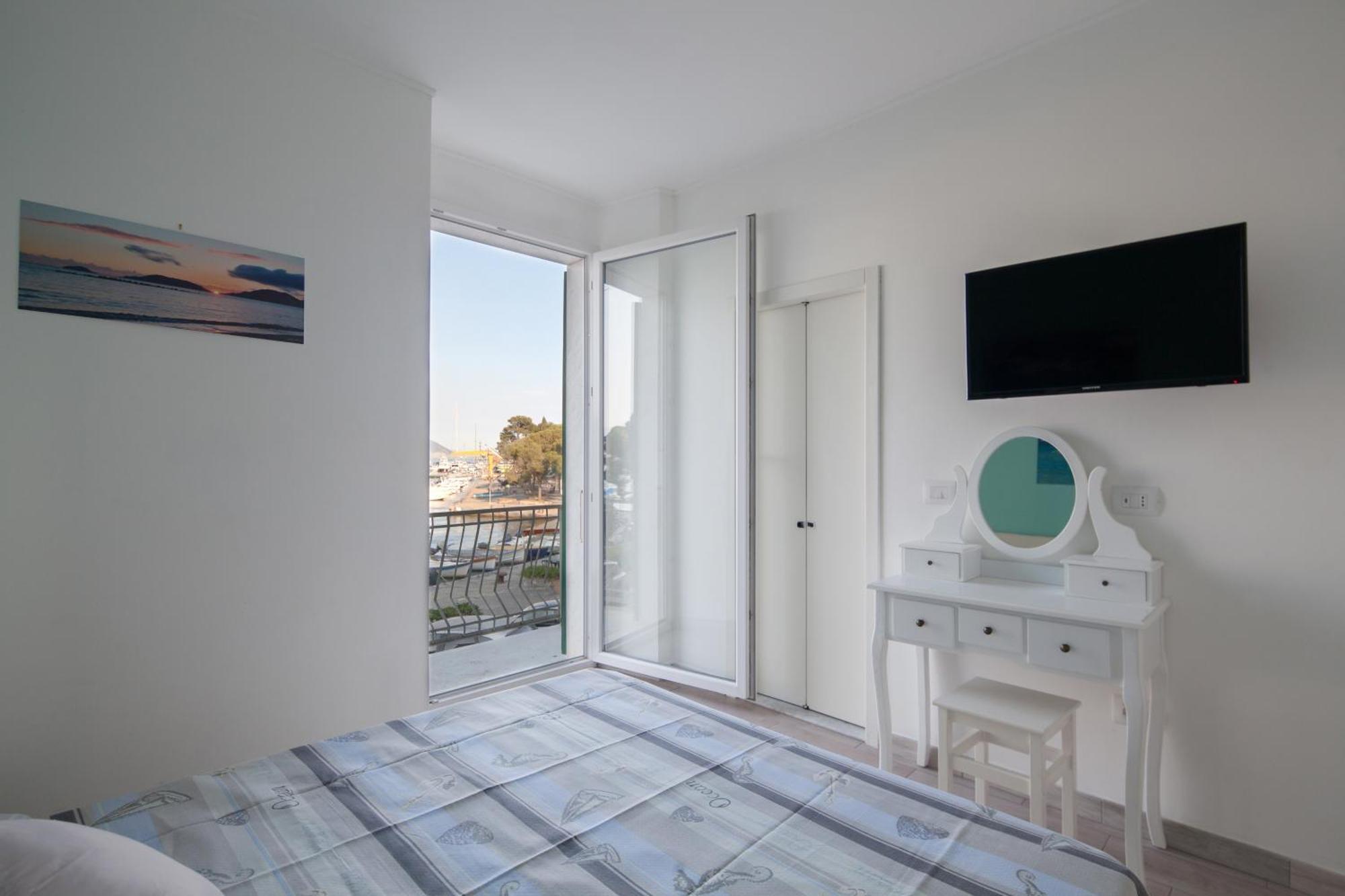 Fezzano / Portovenere Stilish Double Rooms With Sea View, Balcony Or Small Courtyard Buitenkant foto